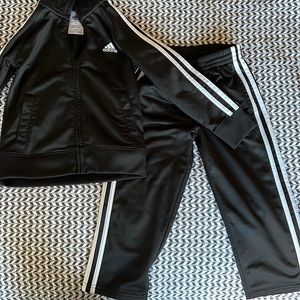 Adidas sweatsuit boys size 4 EUC
